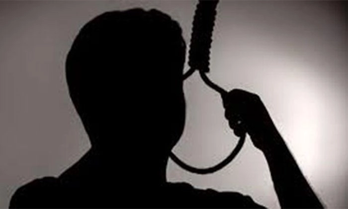 ডেমরায় যুবকের আত্মহত্যা। ছবি- প্রতীকী