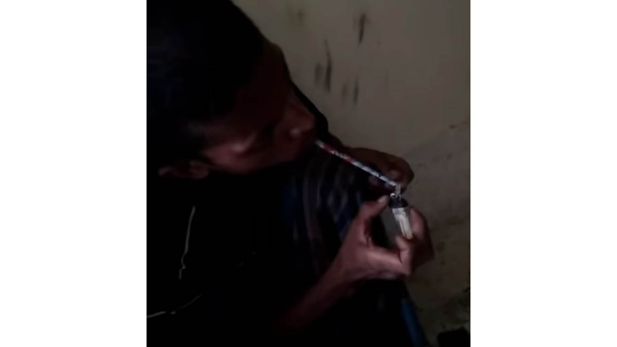 বিদ্যালয়ে মাদক সেবন। ছবি- রূপালী বাংলাদেশ