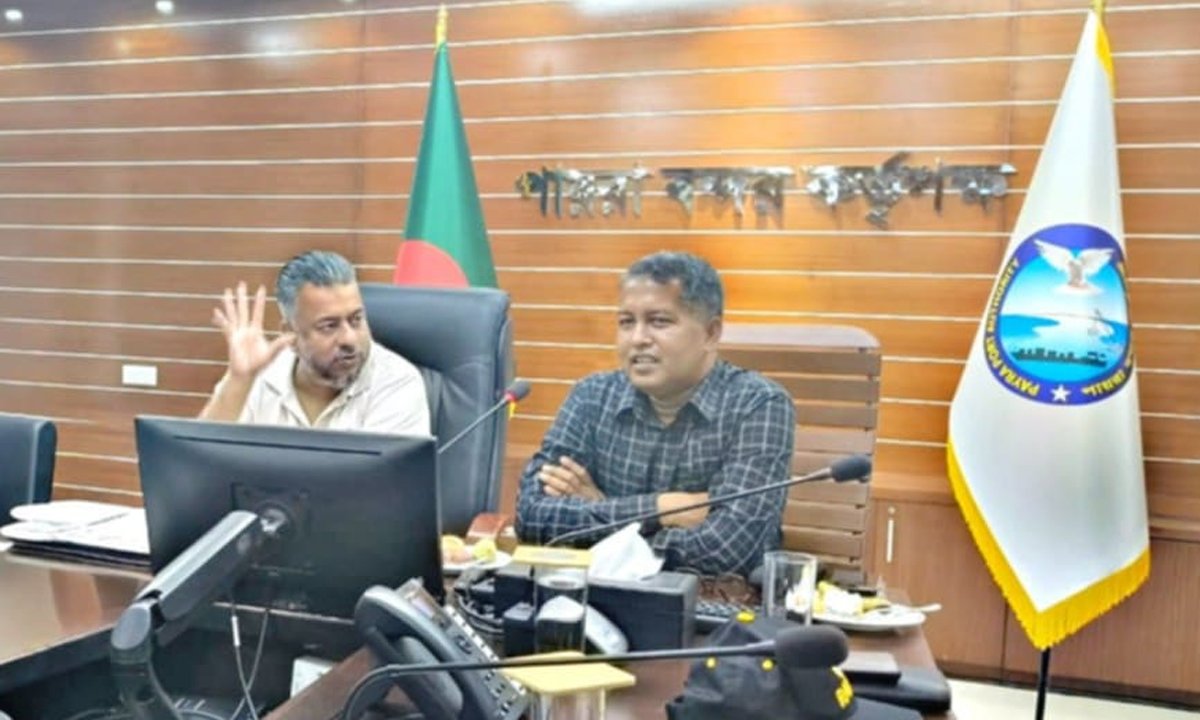 পায়রা বন্দর কর্তৃপক্ষের সঙ্গে ভাইয়া গ্রুপের এমডি মারুফ সাত্তার আলীর মতবিনিময়। ছবি- রূপালী বাংলাদেশ