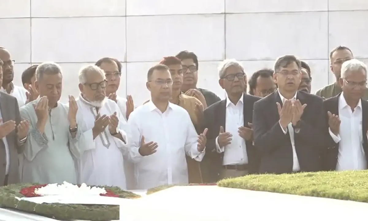 জিয়াউর রহমান ও খালেদা জিয়ার সমাধিতে প্রধানমন্ত্রীর শ্রদ্ধা। ছবি : সংগৃহীত