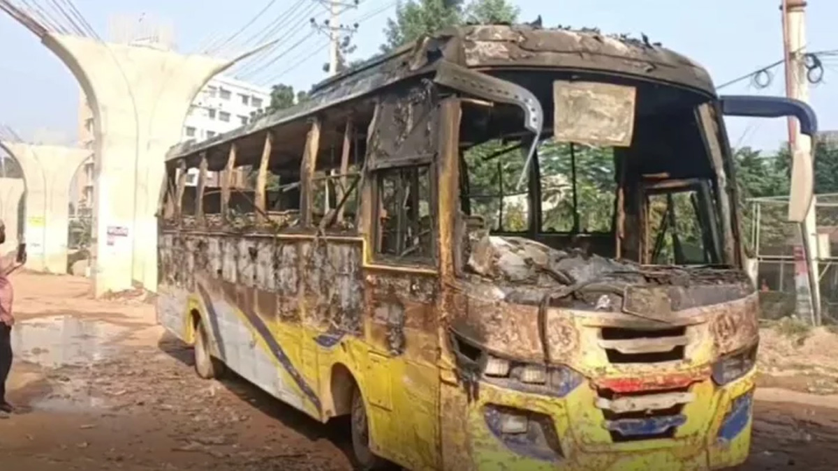 আগুনে পুড়ে যাওয়া আলিফ পরিবহন। ছবি- সংগৃহীত