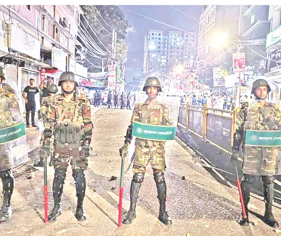 সেনা-পুলিশ মোতায়েন