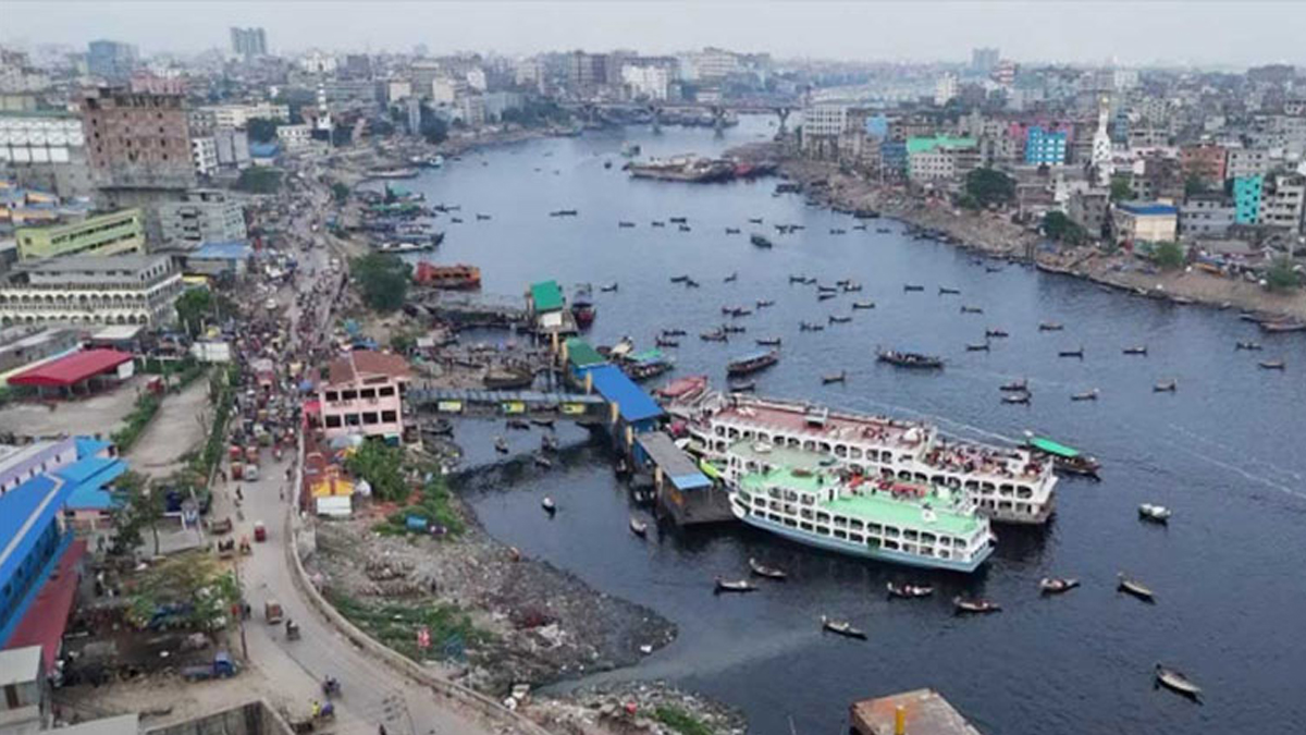 বুড়িগঙ্গা নদীর তীরভূমি। ছবি- সংগৃহীত