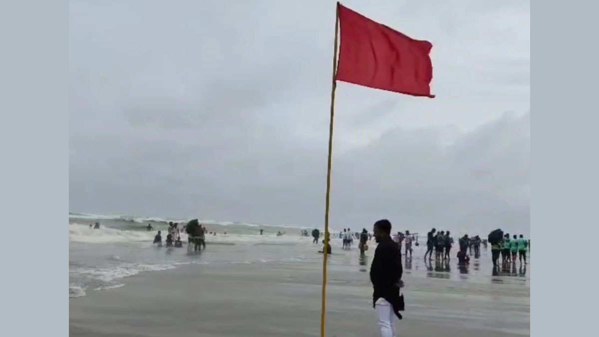 সী-গাল পয়েন্টে পর্যটকের মৃত্যু। ছবি- রূপালী বাংলাদেশ