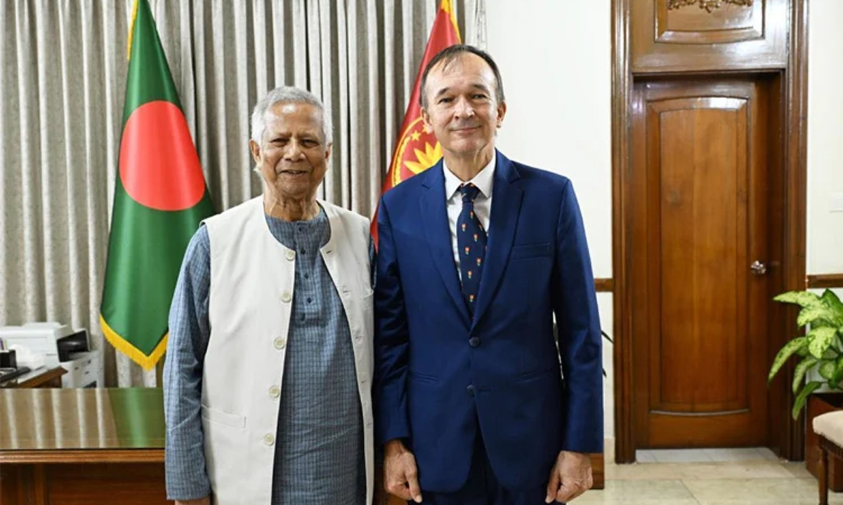 প্রধান উপদেষ্টার সঙ্গে ঢাকায় নিযুক্ত নেদারল্যান্ডস দূতাবাসের মিশনপ্রধান আন্দ্রে কার্সটেন্স সাক্ষাৎ করেন। ছবি- সংগৃহীত
