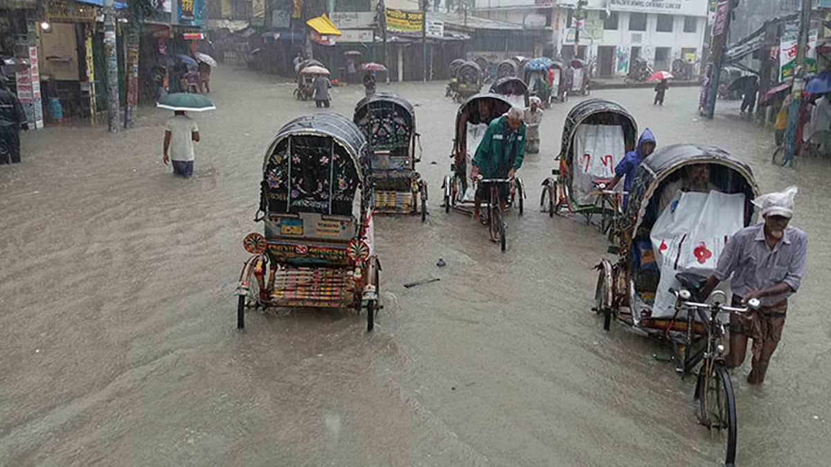 পানি যেন ‘অভিশাপ’ চট্টগ্রামবাসীর