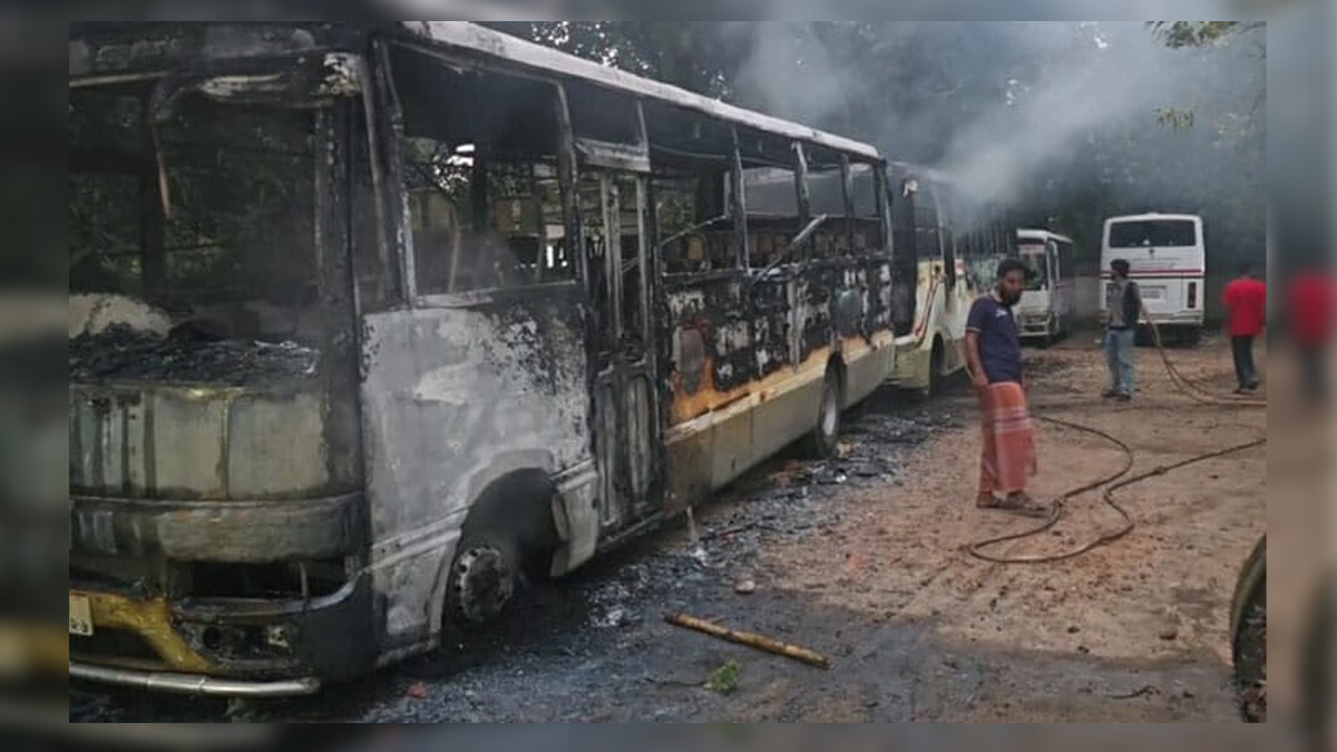 সিটি ইউনিভার্সিটির ক্যাম্পাসের ভেতরে আগুনে পোড়ার দৃশ্য। ছবি- সংগৃহীত