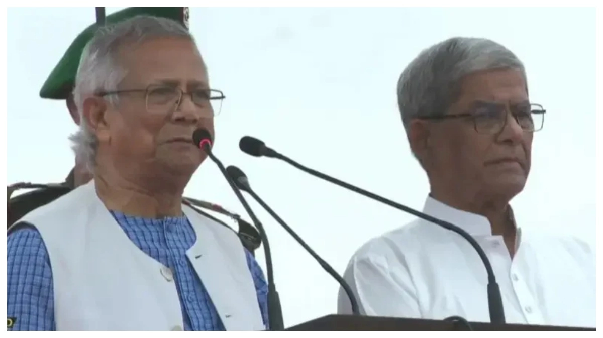 ‘জুলাই ঘোষণাপত্র’ পাঠ করছেন প্রধান উপদেষ্টা অধ্যাপক ড. মুহাম্মদ ইউনূস। ছবি- সংগৃহীত