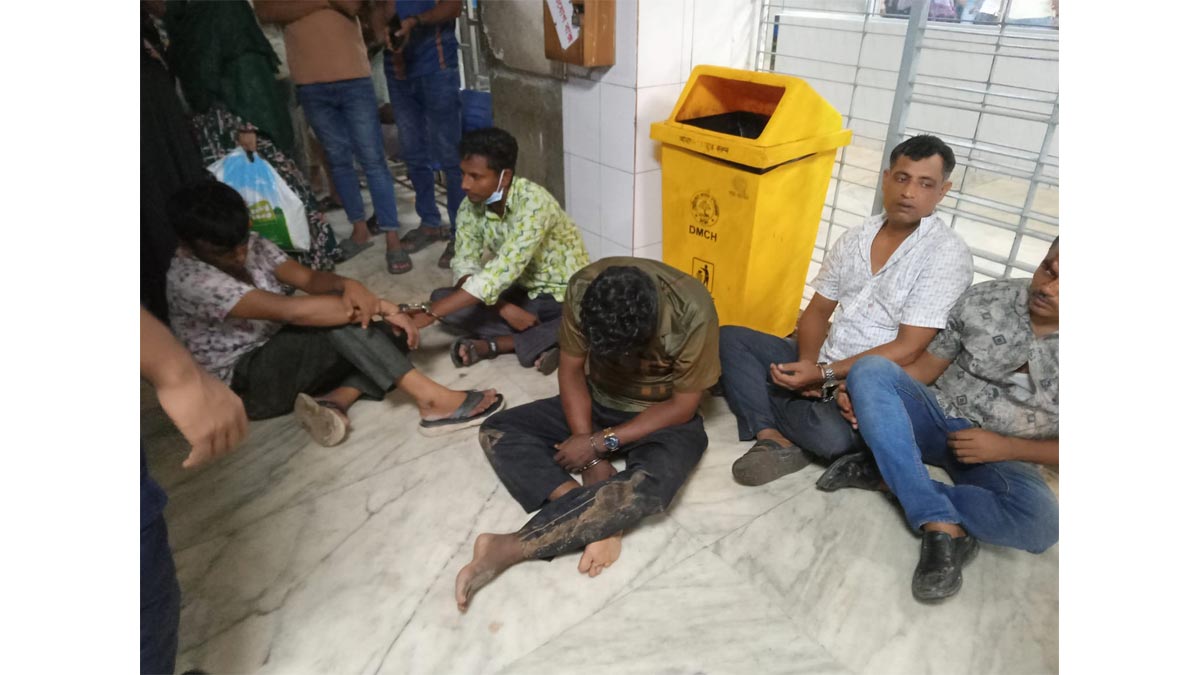 গণধোলাই খাওয়ার পর অজ্ঞান পার্টির সদস্যরা।