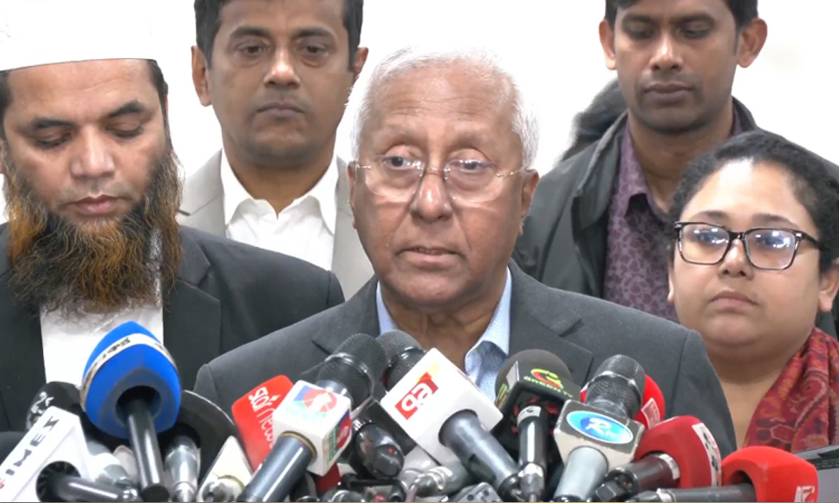 নির্বাচন কমিশনের সিনিয়র সচিব আখতার আহমেদ। ছবি : সংগৃহীত