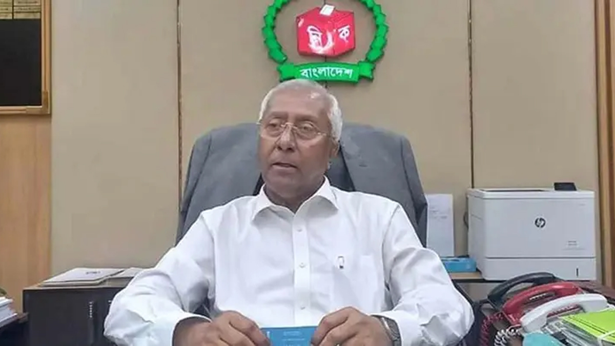 নির্বাচন কমিশনের সিনিয়র সচিব আখতার আহমেদ। ছবি- সংগৃহীত