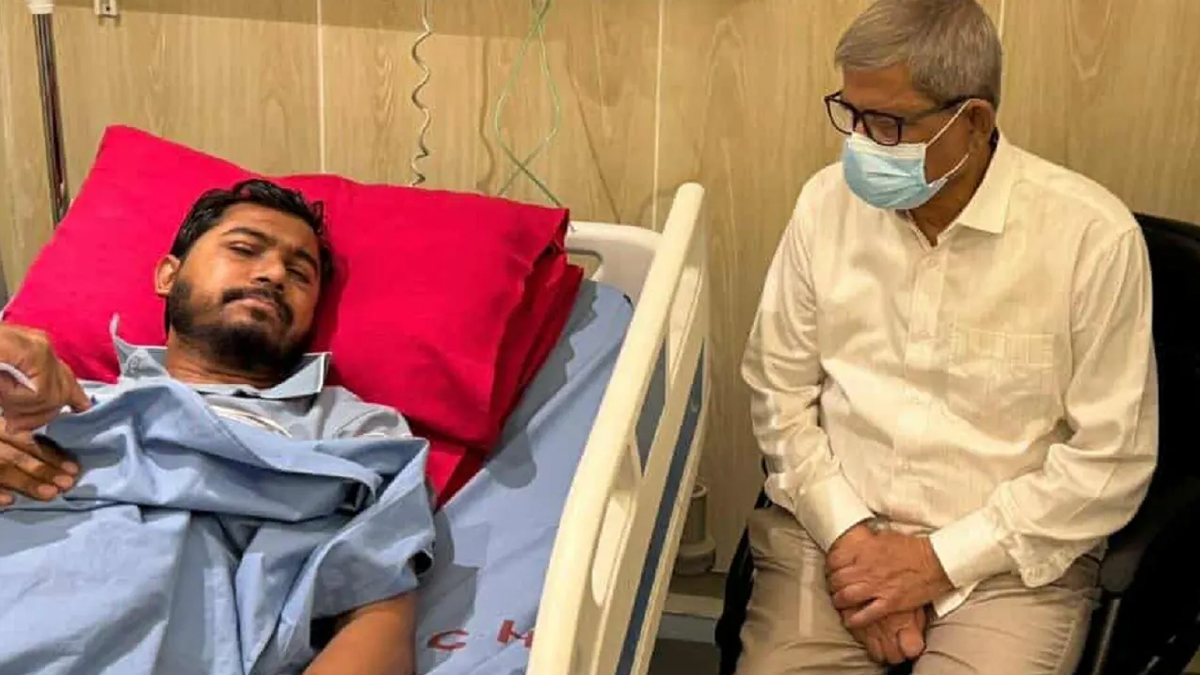 নুরুল হক নুরকে দেখতে হাসপাতালে গিয়েছেন বিএনপি মহাসচিব মির্জা ফখরুল ইসলাম আলমগীর। ছবি- সংগৃহীত