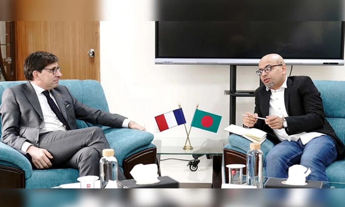 সচিবালয়ে ফয়েজ আহমদ তৈয়্যবের সঙ্গে বৈঠক করেন বাংলাদেশে নিযুক্ত ফ্রান্সের রাষ্ট্রদূত জিন-মার্ক সেরে-শার্লেট।। ছবি- সংগৃহীত