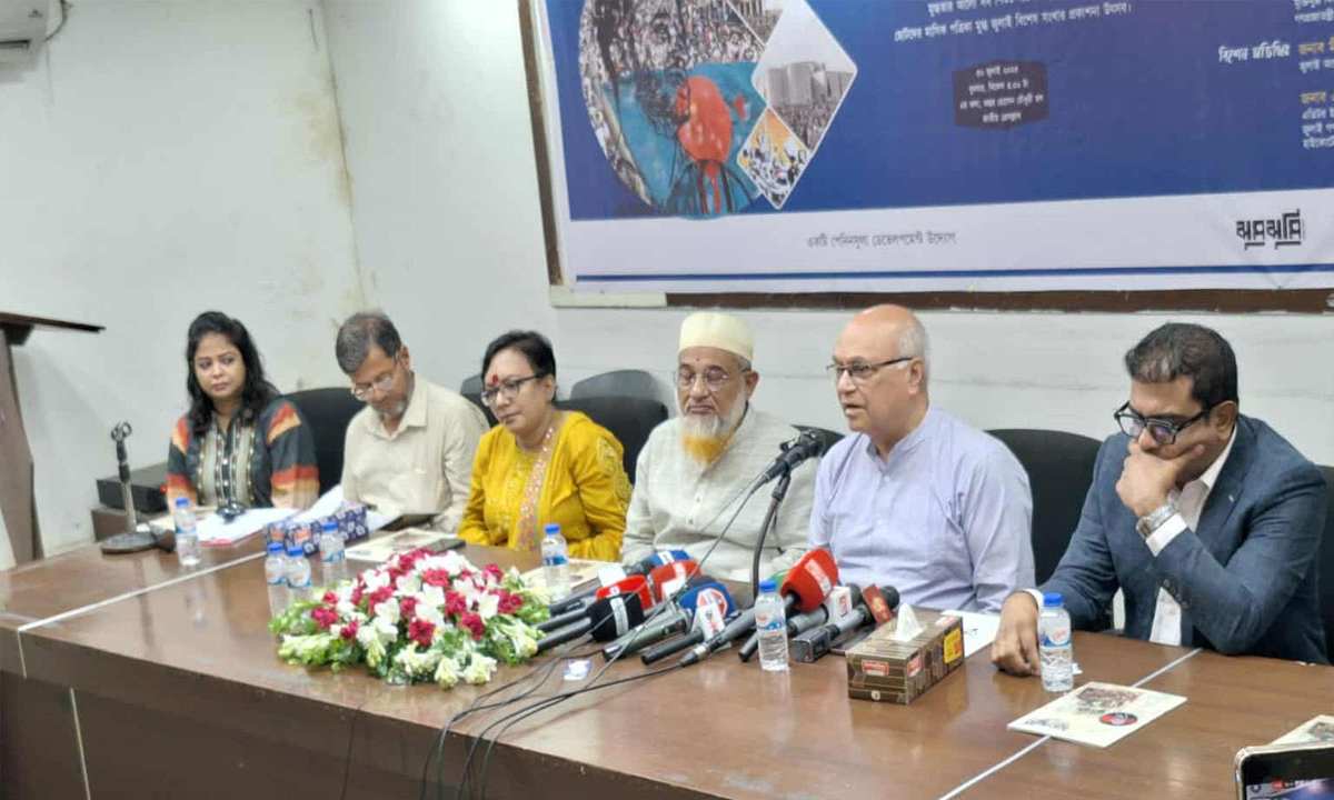 রাজধানীর প্রেসক্লাব মিলনায়তনে ‘মুগ্ধ জুলাই’ বিশেষ সংখ্যার প্রকাশনা অনুষ্ঠানে বক্তব্য রাখছেন অন্তর্বর্তী সরকারের মুক্তিযুদ্ধবিষয়ক উপদেষ্টা ফারুক-ই-আজম। ছবি- সংগৃহীত