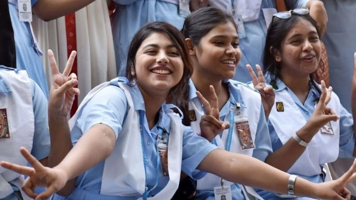 ভালো ফলাফলে শিক্ষার্থীদের উল্লাস। ছবি- সংগৃহীত