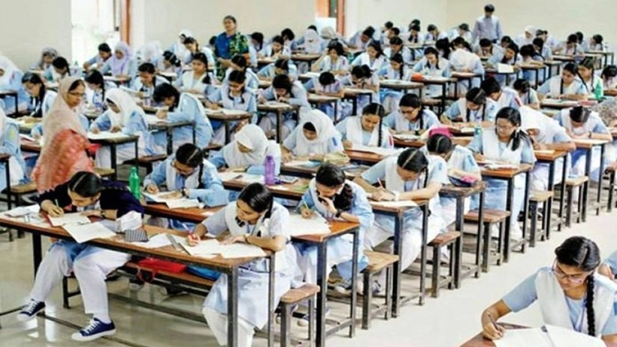 এইচএসসি পরীক্ষা কেন্দ্র। পুরোনো ছবি