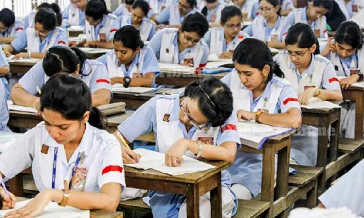 এইচএসসি পরিক্ষার্থী। ছবি : সংগৃহীত