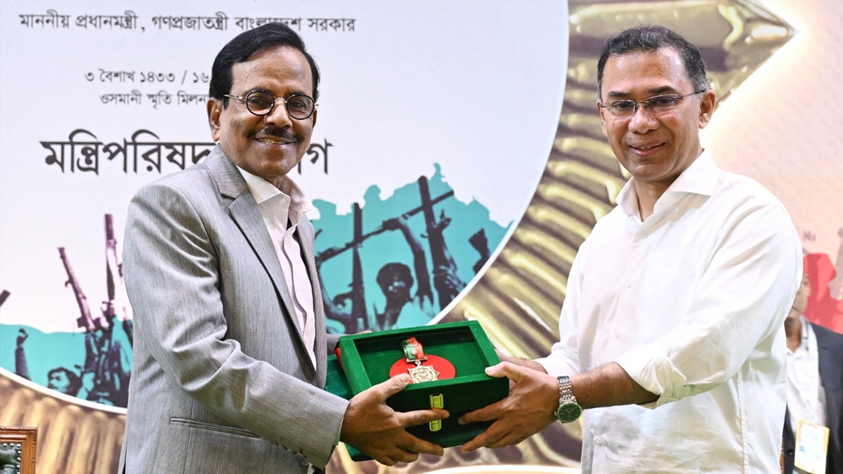 স্বাধীনতা পদকে ভূষিত হানিফ সংকেত। ছবি : সংগৃহীত
