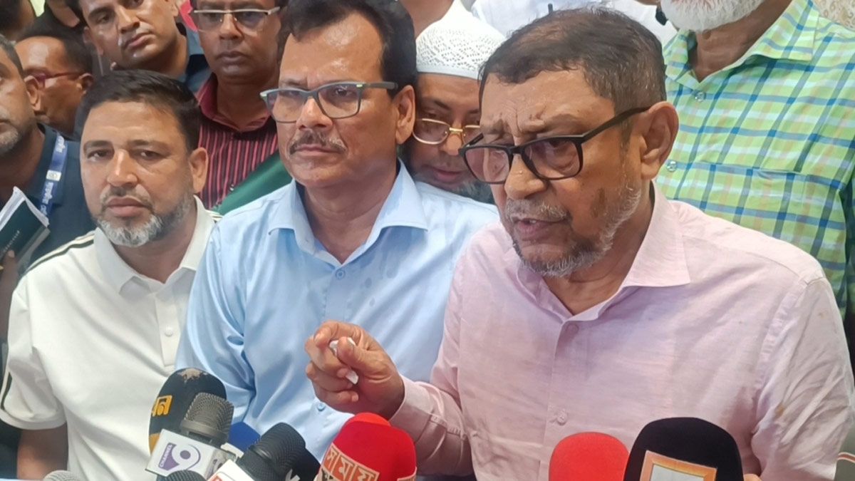 সাতক্ষীরায় হাসপাতাল পরিদর্শনে স্বাস্থ্যমন্ত্রী: ২ চিকিৎসক ১ নাইট গার্ড বরখাস্ত
