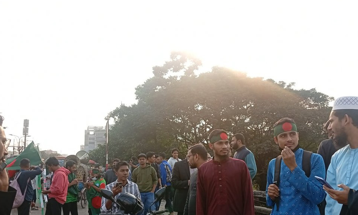 রামপুরা ব্রিজে জড়ো হয়েছেন জুলাই ঐক্যের কর্মীরা। ছবি- সংগৃহীত