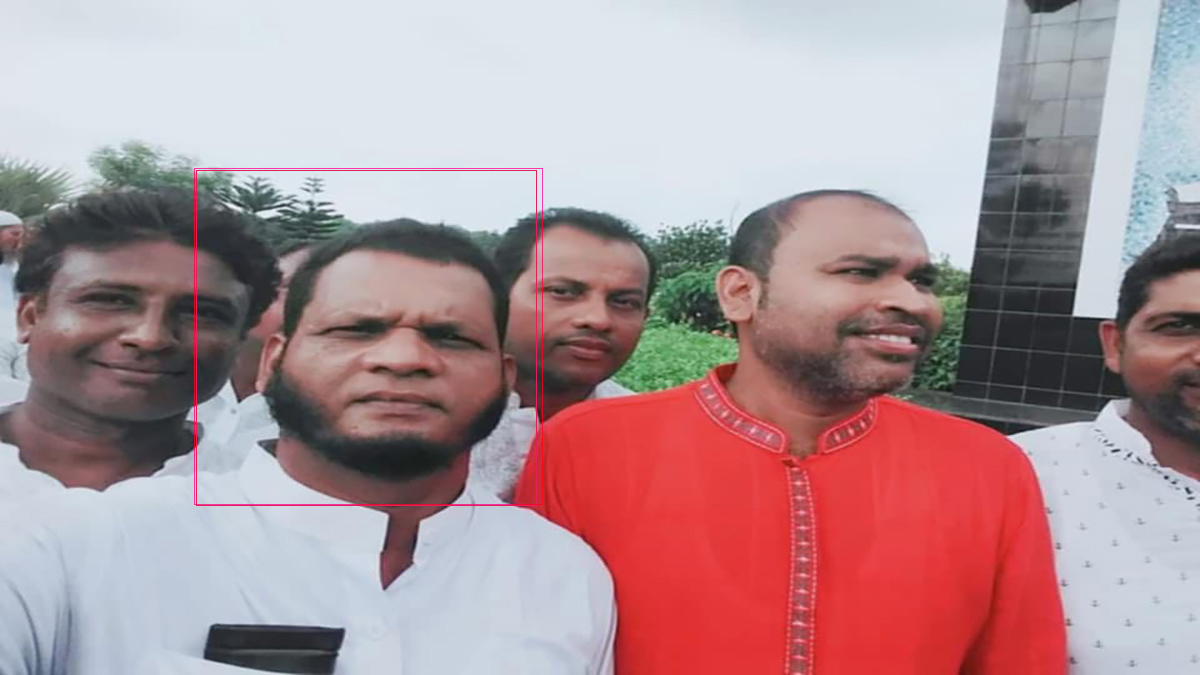 লাল বৃত্তে কামরুল হাসান ফিরোজ। ছবি- রূপালী বাংলাদেশ