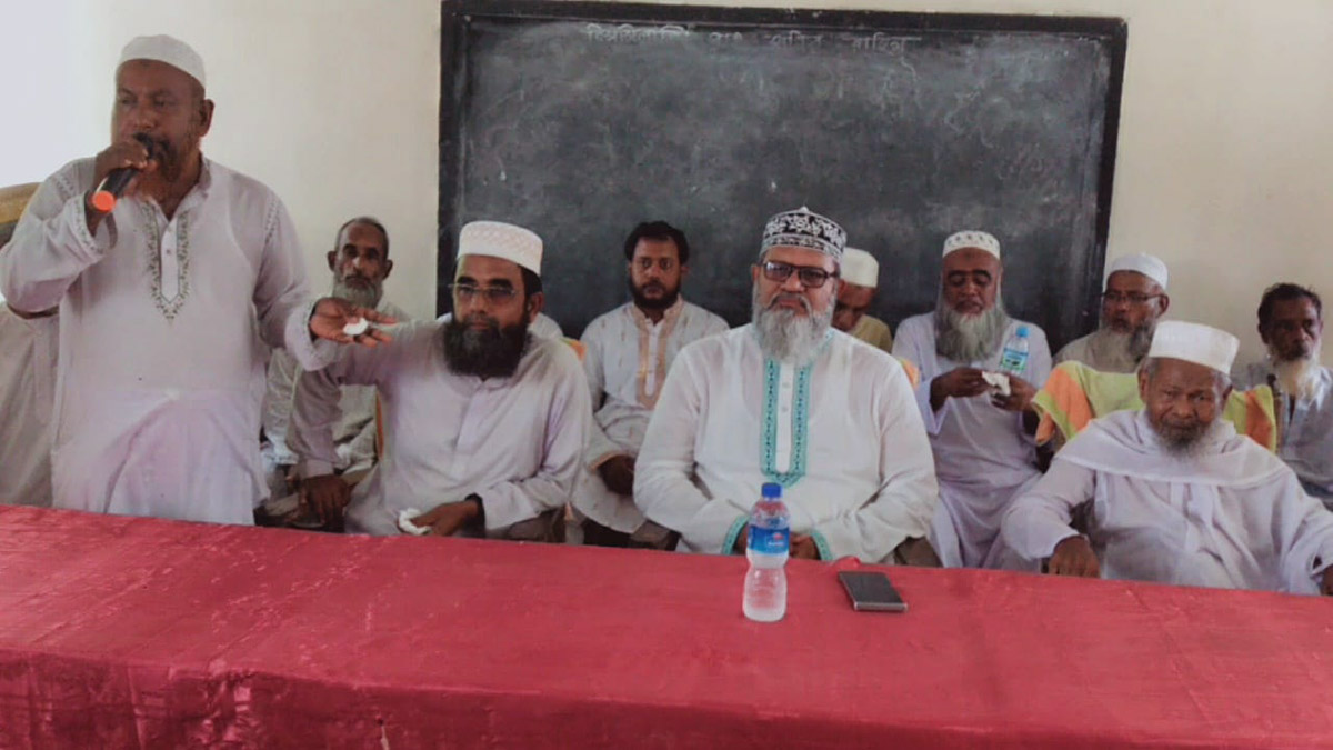 শিক্ষাপ্রতিষ্ঠানে শিক্ষক ও শিক্ষার্থীদের সঙ্গে মতবিনিময় সভা করেন শামীম সাঈদী। ছবি- রূপালী বাংলাদেশ