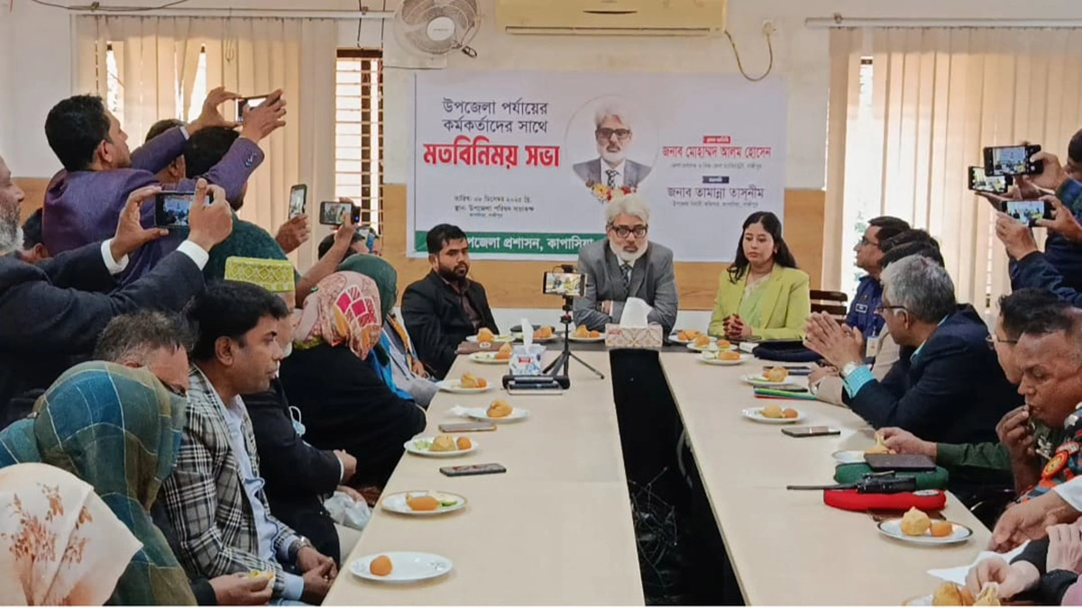 সরকারি বিভিন্ন দফতরের কর্মকর্তাদের সঙ্গে নবাগত জেলা প্রশাসকের মতবিনিময় সভা অনুষ্ঠিত হয়েছে।   ছবি- রূপালী বাংলাদেশ