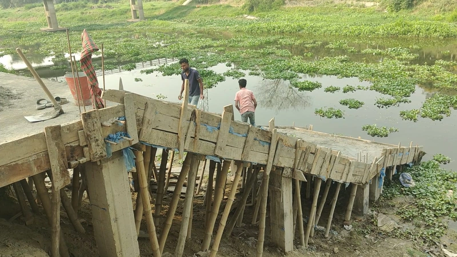 মুন্সীগঞ্জে সরকারি প্রকল্পে ঠিকাদারের বিরুদ্ধে অনিয়মের অভিযোগ