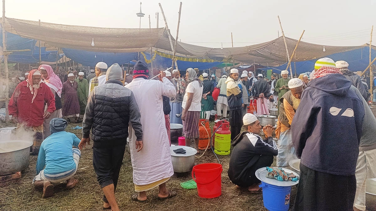 টঙ্গীতে বিশ্ব ইজতেমা ময়দানে আরও এক মুসল্লির মৃত্যু হয়েছে।   ছবি- রূপালী বাংলাদেশ
