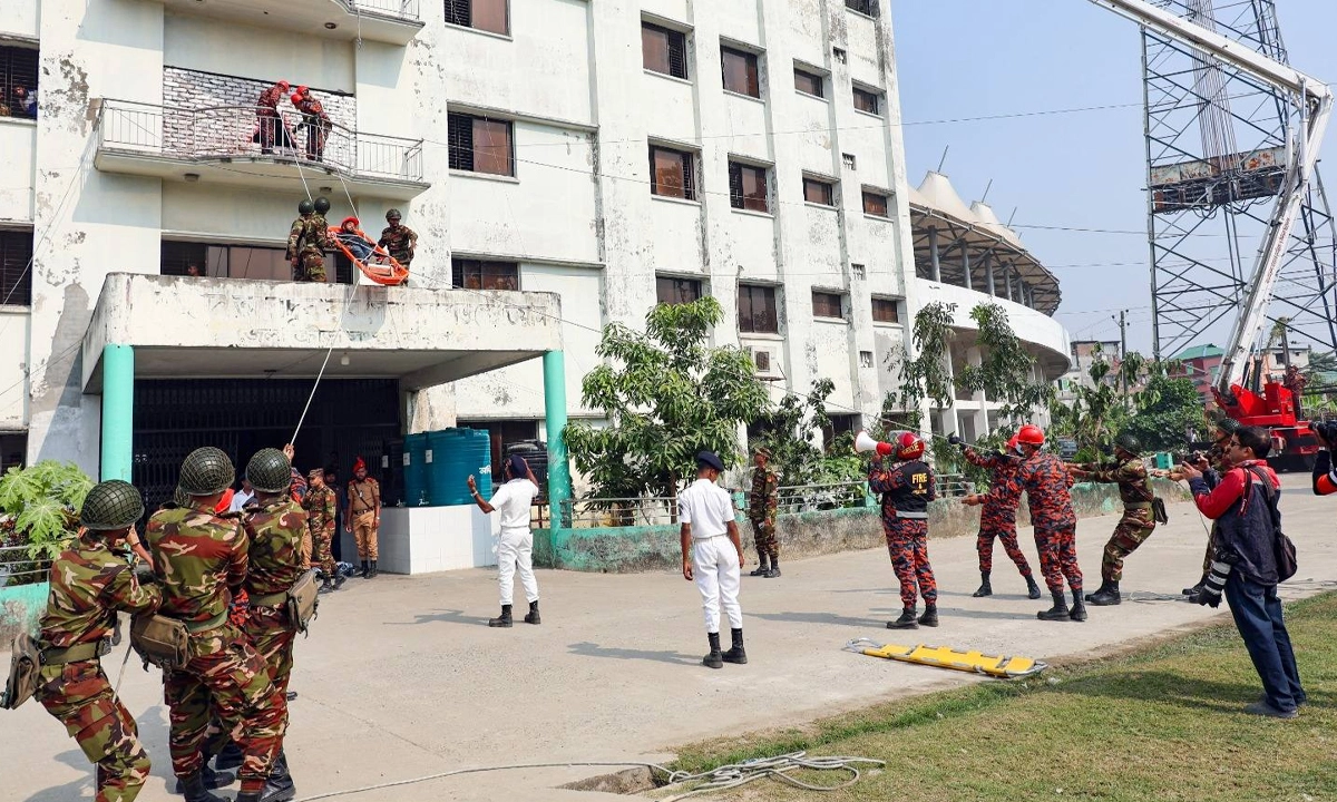 বরিশালে সেনাবাহিনীর তত্ত্বাবধানে দুর্যোগ ব্যবস্থাপনার মহড়া অনুষ্ঠিত। ছবি- সংগৃহীত