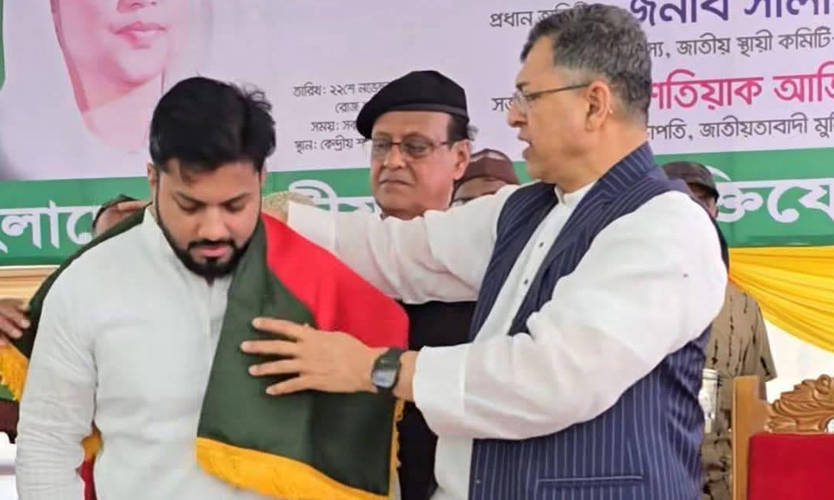 বিএনপির স্থায়ী কমিটির সদস্য সালাহউদ্দিন আহমদ ও ইঞ্জিনিয়ার ইশরাক হোসেন। ছবি- সংগৃহীত