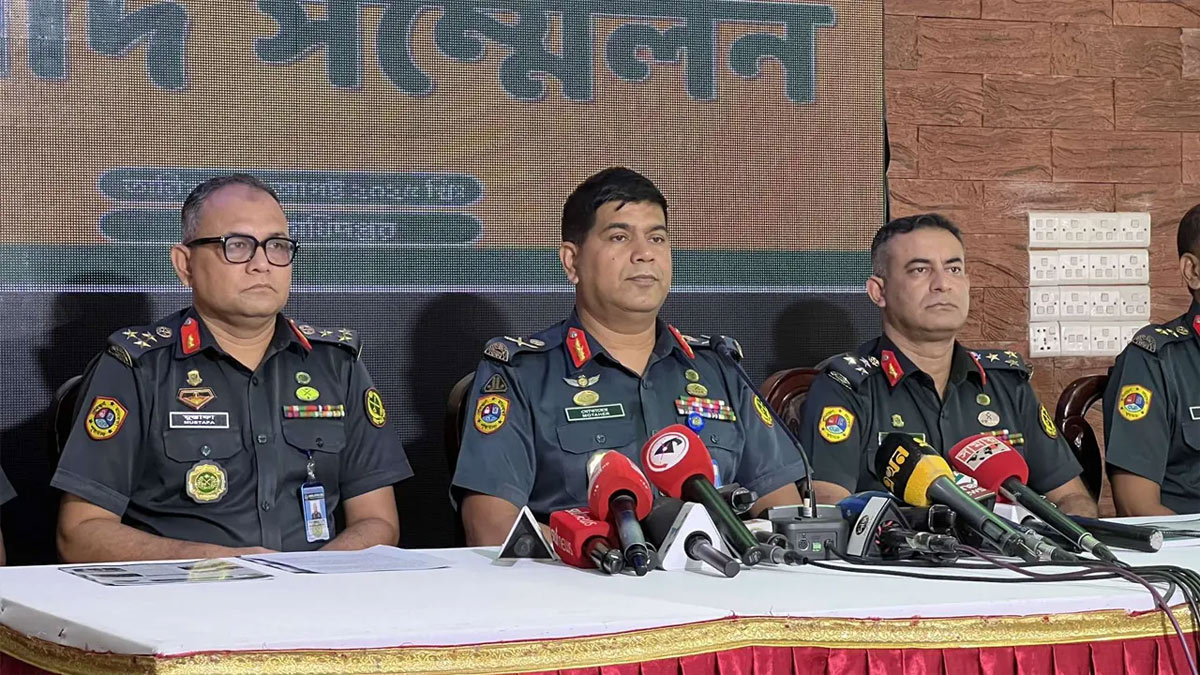 সংবাদ সম্মেলনে কথা বলছেন কারা অধিদপ্তরের মহাপরিদর্শক ব্রিগেডিয়ার জেনারেল সৈয়দ মো. মোতাহের হোসেন। ছবি- সংগৃহীত