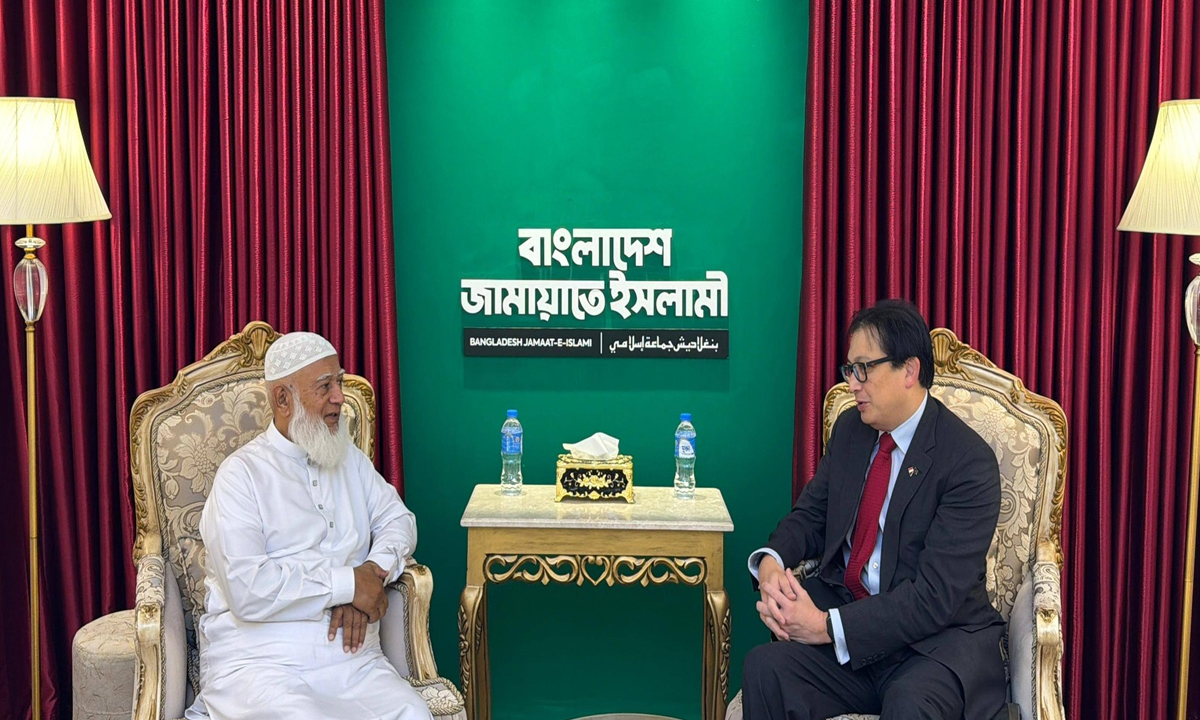 ডা. শফিকুর রহমানের সঙ্গে সৌজন্য সাক্ষাৎ করেছেন  চার্জ দ্য অ্যাফেয়ার্স মিচেল লি। ছবি : সংগৃহীত