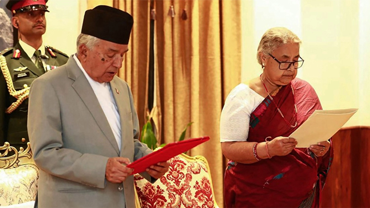 নেপালের অন্তর্বর্তীকালীন প্রধানমন্ত্রী হিসেবে শপথ নিচ্ছেন সুশীলা কার্কি। ছবি- সংগৃহীত