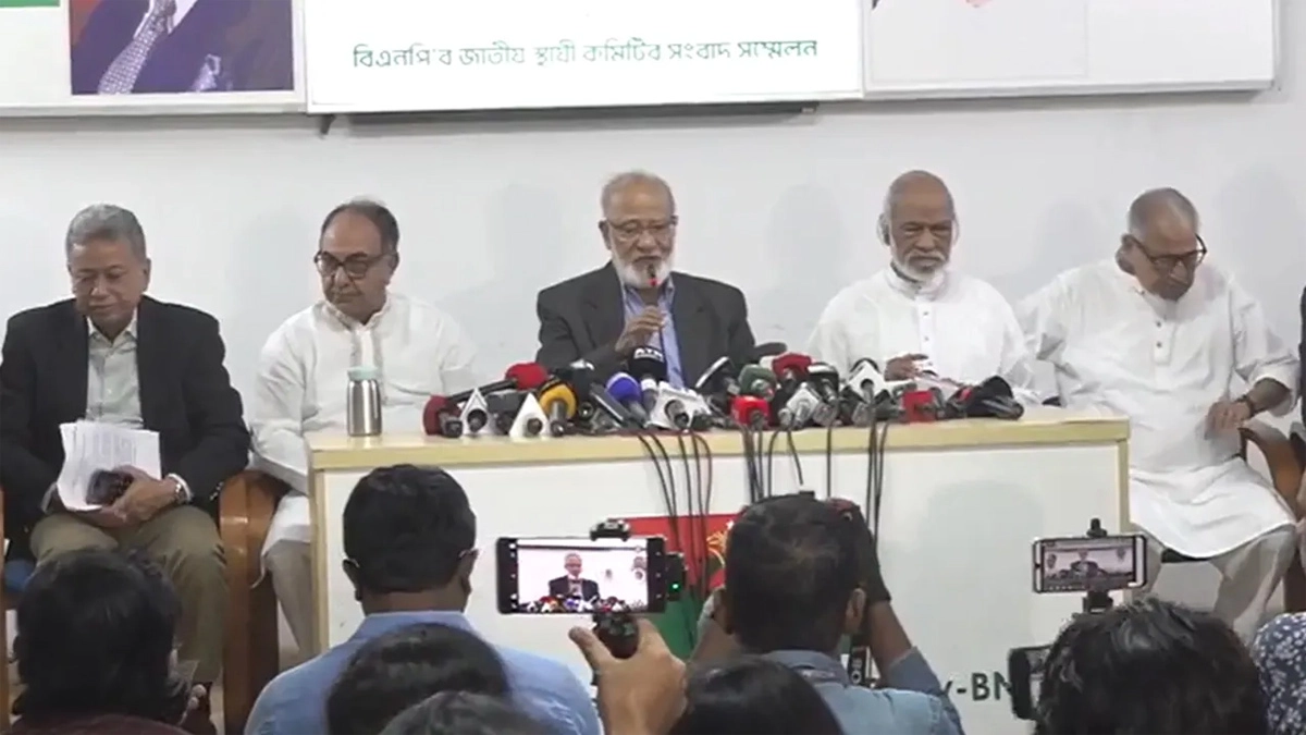 বক্তব্য রাখছেন বিএনপির স্থায়ী কমিটির সদস্য ড. খন্দকার মোশাররফ হোসেন।