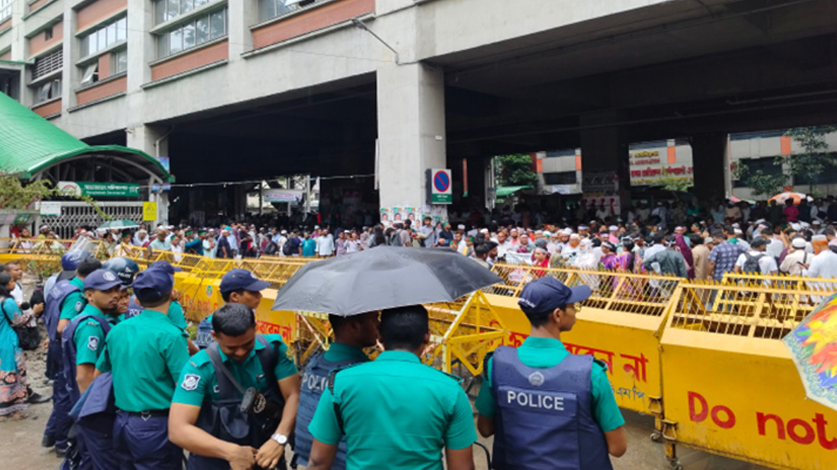 সচিবালয়ের ৫ নম্বর গেটে পুলিশের ব্যারিকেড। ছবি- সংগৃহীত