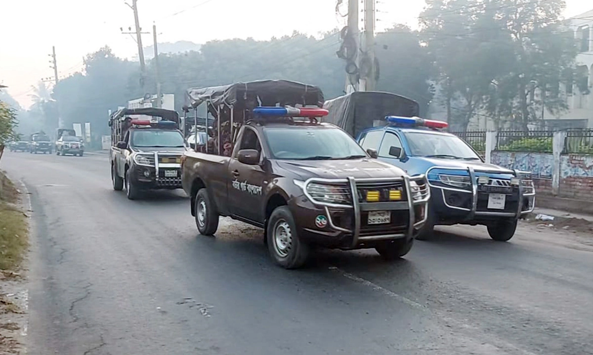 ঢাকা-বরিশাল মহাসড়কে কঠোর নিরাপত্তা আইনশৃঙ্খলা বাহিনী। ছবি- সংগৃহীত
