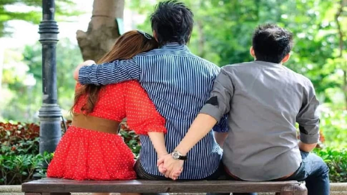পরকীয়া সম্পর্ক। পুরোনো ছবি