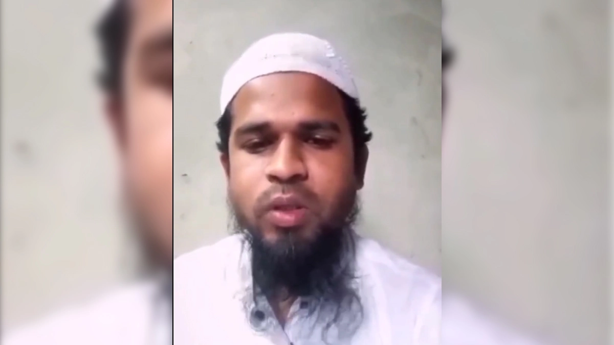 ১১ বছরের মাদ্রাসাছাত্রীর অন্তঃসত্ত্বা হওয়ার ঘটনায় অভিযুক্ত শিক্ষক।