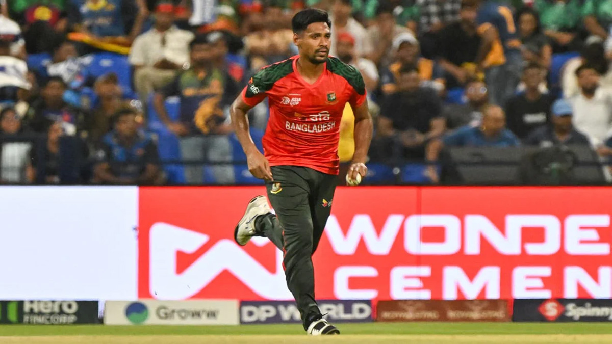 বাংলাদেশ জাতীয় ক্রিকেট দলের খেলোয়াড় মুস্তাফিজুর রহমান।