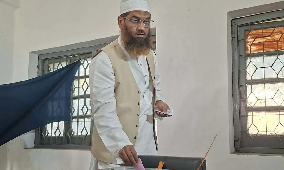 ভোট দিলেন মামুনুল হক। ছবি : সংগৃহীত