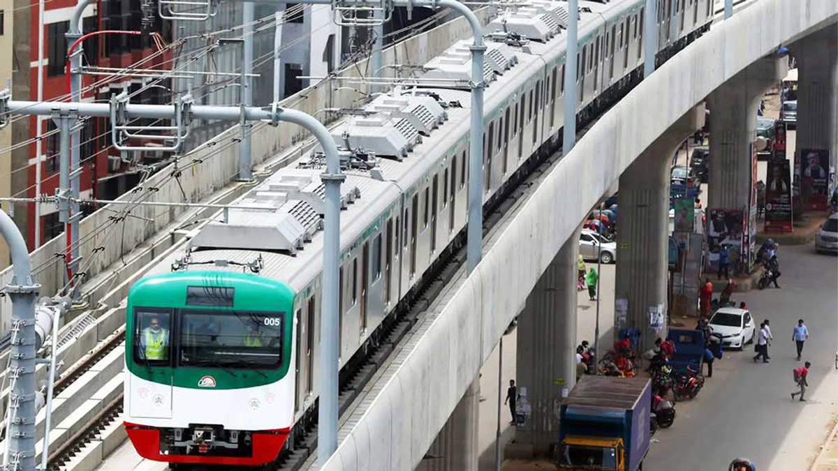 মেট্রোরেলের চিত্র।