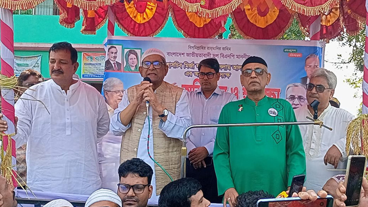 বক্তব্য দেন বিএনপি মহাসচিব মির্জা ফখরুল ইসলাম আলমগীর। ছবি- সংগৃহীত