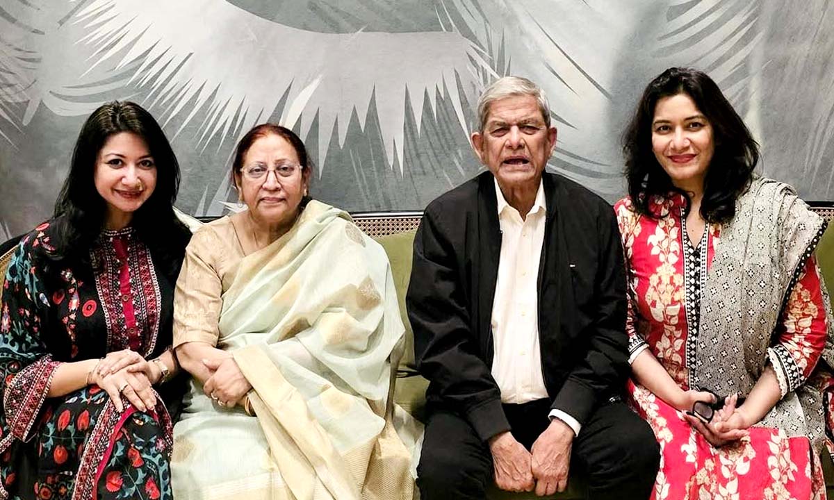 সপরিবারে বিএনপি মহাসচিব মির্জা ফখরুল ইসলাম আলমগীর। ছবি : সংগৃহীত