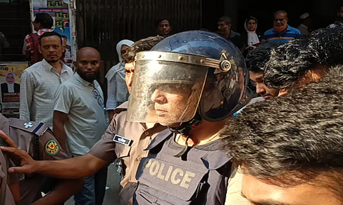 আদালতে ডিজিএফআইর সাবেক কর্মকর্তা মঞ্জিল হায়দার চৌধুরী। ছবি- সংগৃহীত