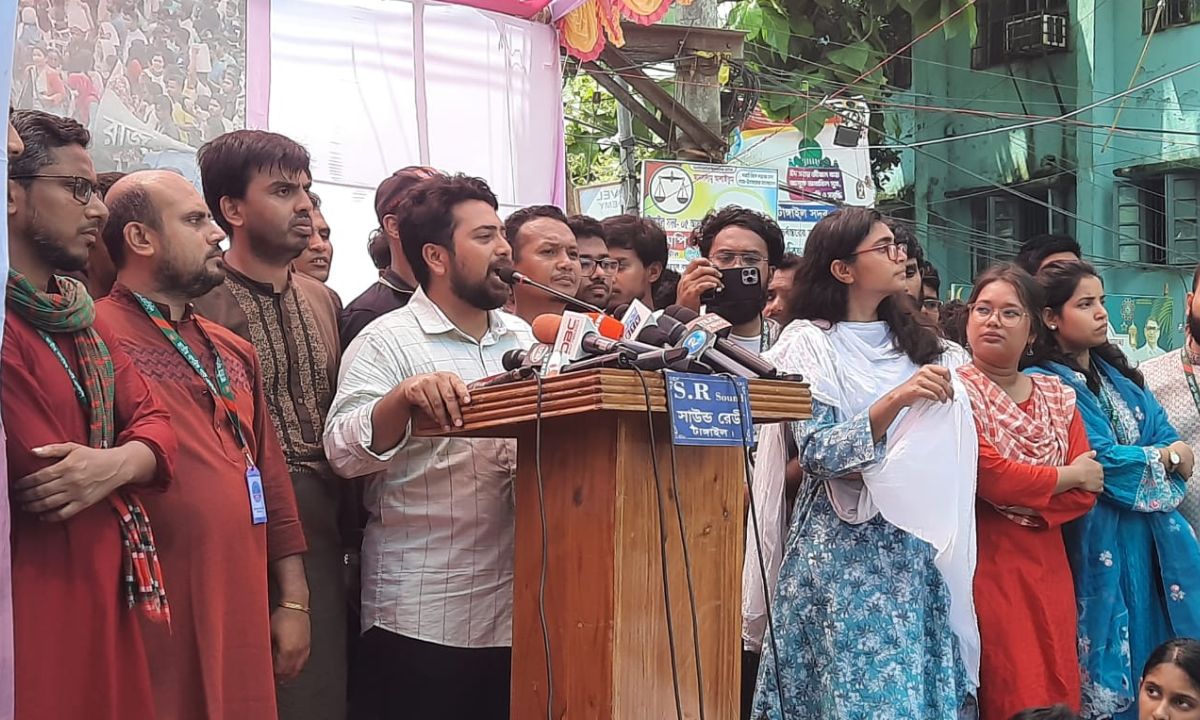 টাঙ্গাইলে ‘দেশ গড়তে জুলাই পদযাত্রা’র সমাবেশে বক্তব্য দেন এনসিপির আহ্বায়ক নাহিদ ইসলাম। ছবি- রূপালী বাংলাদেশ