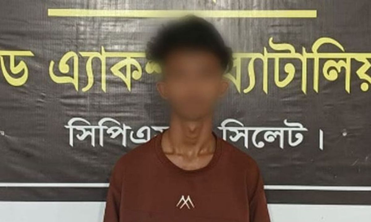 আটক কিশোর নয়ন। ছবি- রূপালী বাংলাদেশ