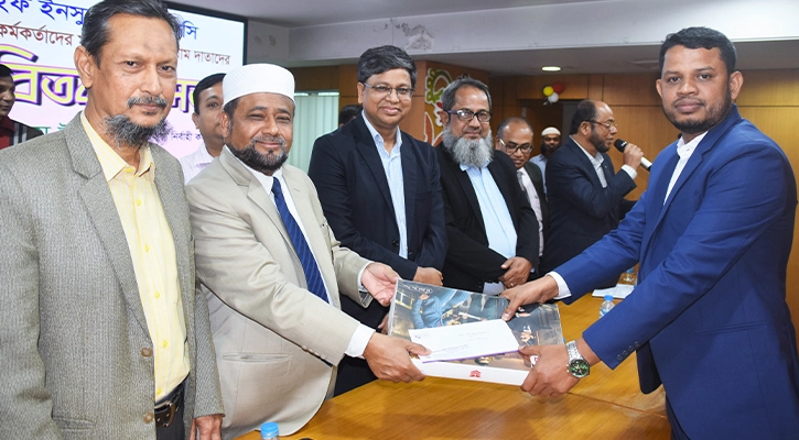 ৪৪ কর্মকর্তাকে পুরস্কৃত করল ন্যাশনাল লাইফ ইন্স্যুরেন্স