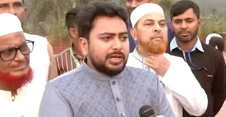 সাভারের জাতীয় স্মৃতিসৌধে জাতীয় নাগরিক পার্টির (এনসিপি) আহ্বায়ক ও বিরোধীদলীয় চিফ হুইপ নাহিদ ইসলাম। ছবি : সংগৃহীত