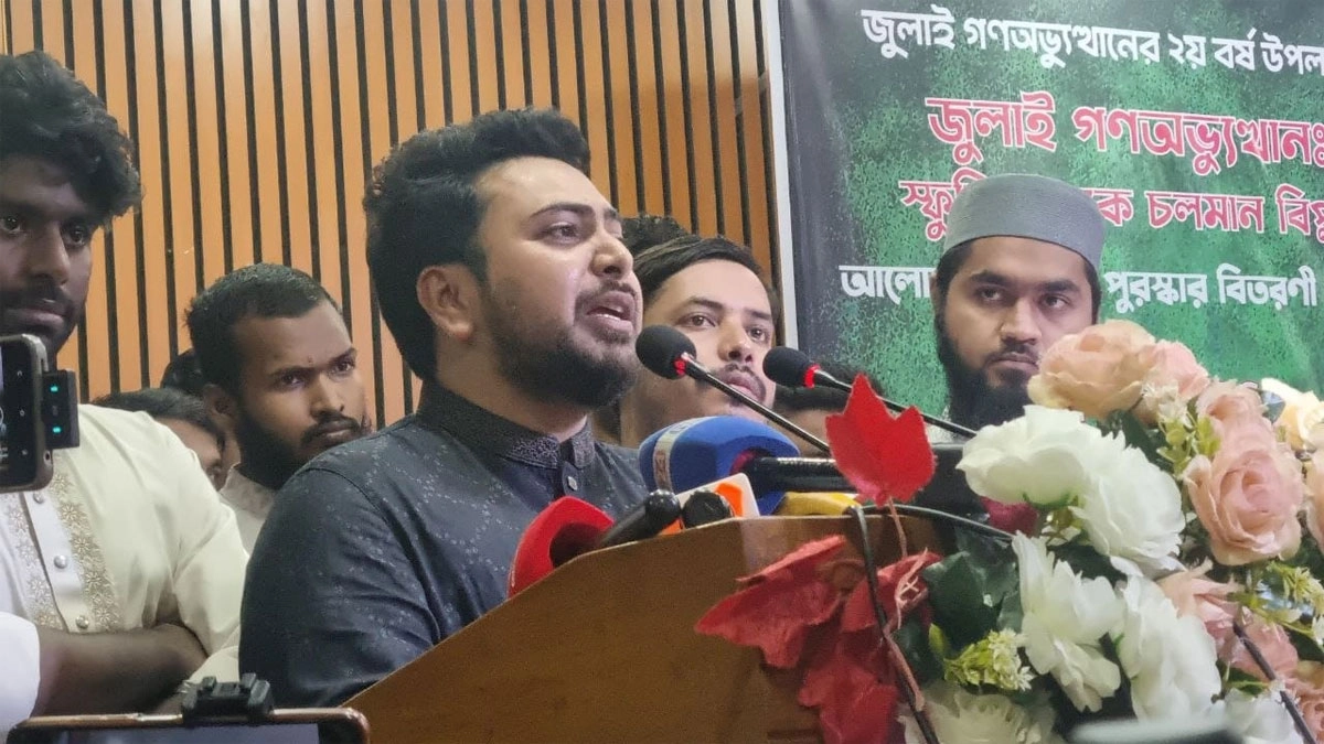 বক্তব্য রাখছেন নাহিদ ইসলাম।